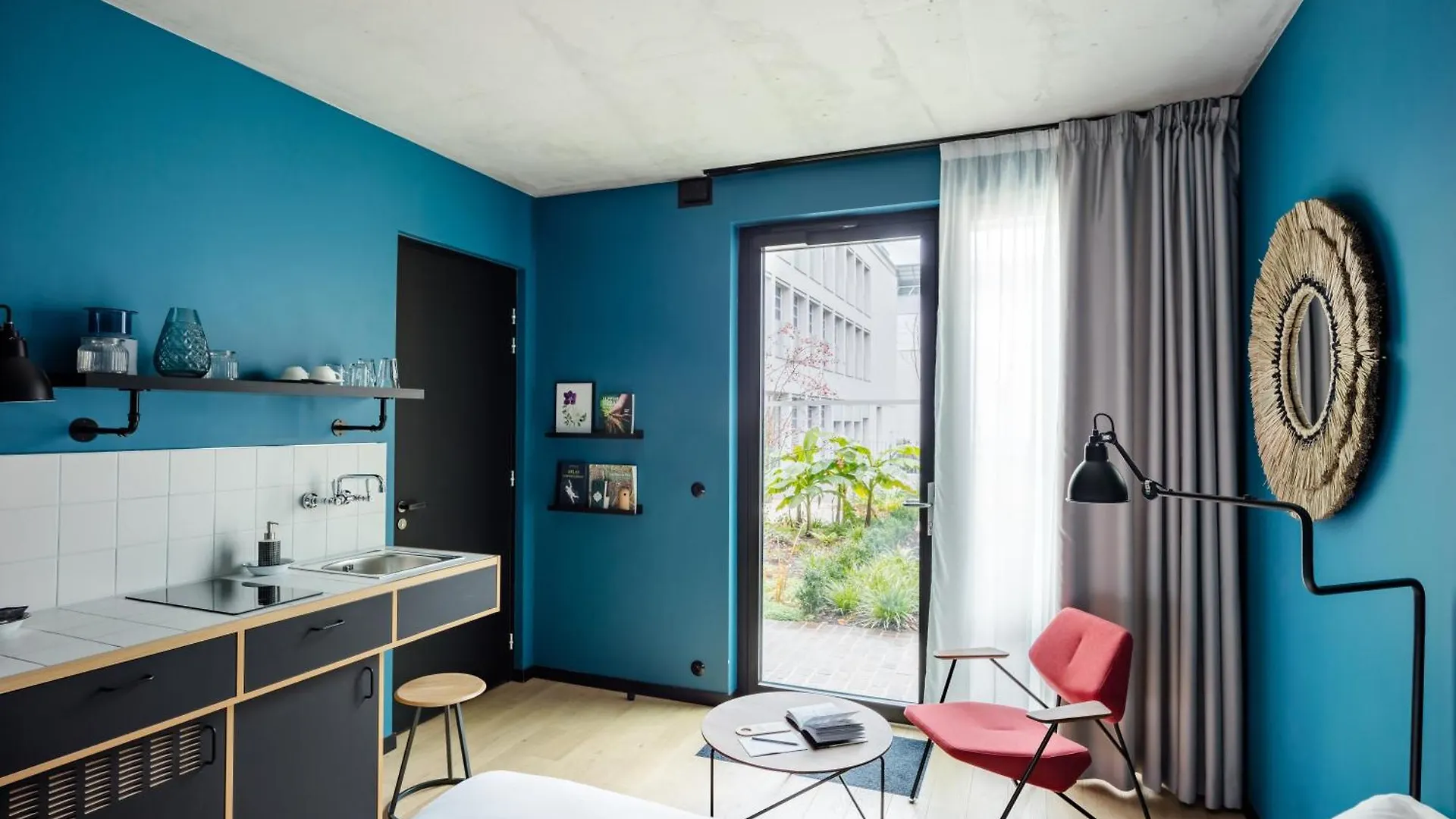 Deskopolitan House 3*